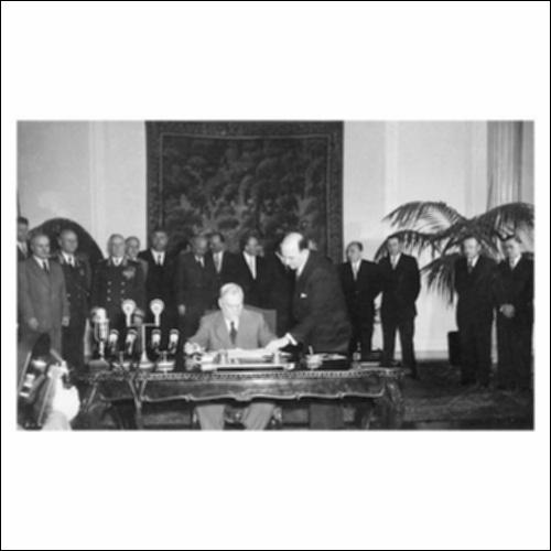 Ο Υπουργός άμυνας της Σοβιετικής Ένωσης υπογράφει το Συμφωνο της Βαρσοβίας_icon