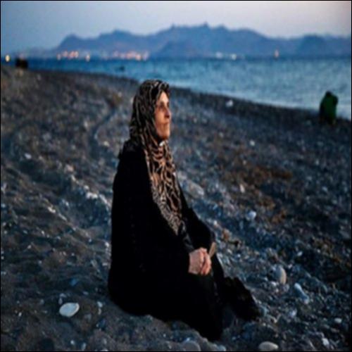 Ο φωτογράφος Γιάννης Μπεχράκης για τη φωτογραφία με τη Σύρια πρόσφυγα_icon