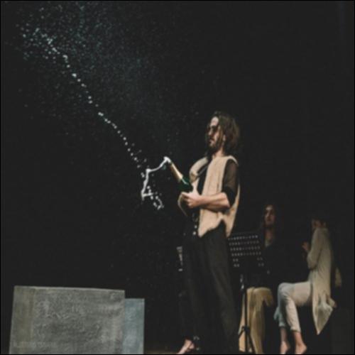 Η άφιξη του Ηρακλή (στην παράσταση της «Άλκηστης» που ανέβασε το Θέατρο Monks)_icon