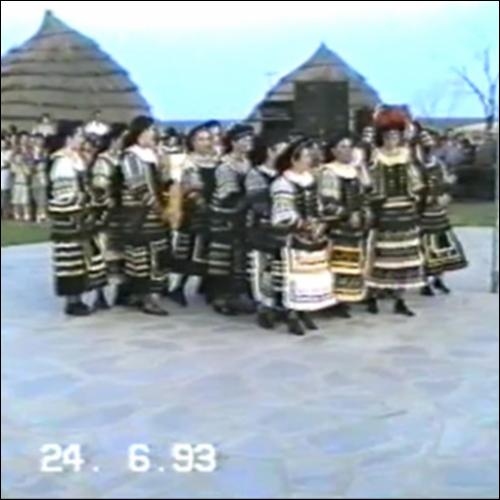 Σύγκριση μονοτροπικού-πολυτροπικού κειμένου: Τα Καλογιάννεια_icon